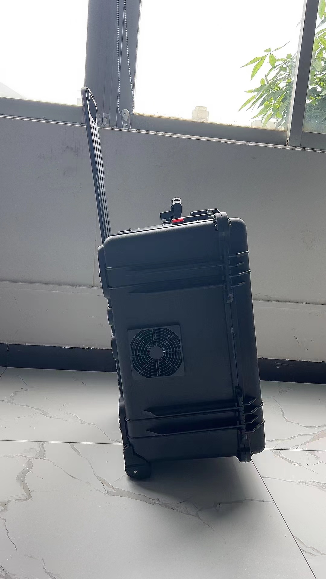 碑林手拉箱型移动通信干扰器